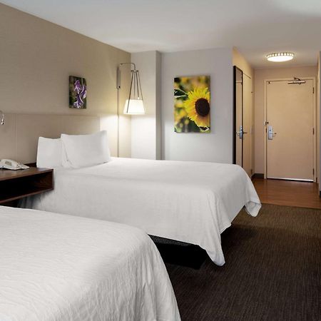 Hilton Garden Inn Folsom Bagian luar foto