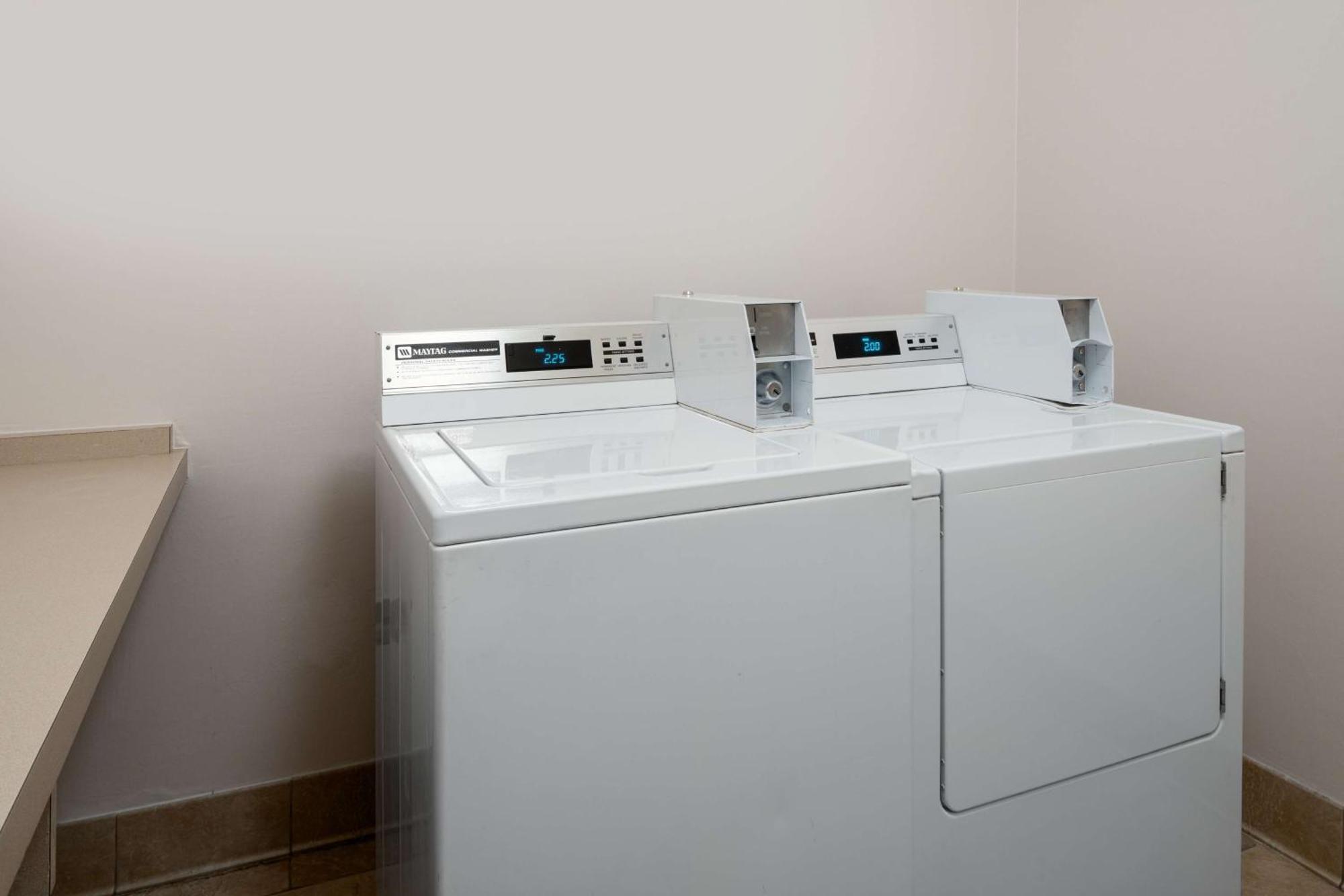 Hilton Garden Inn Folsom Bagian luar foto