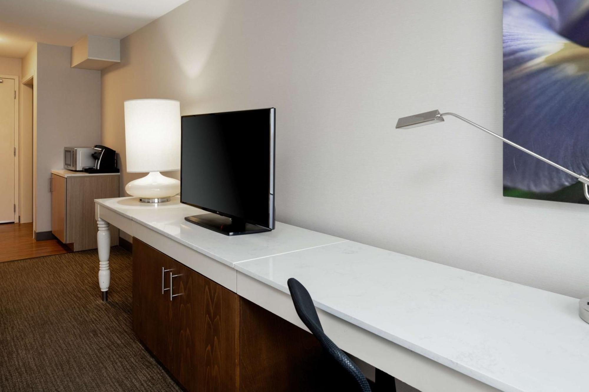 Hilton Garden Inn Folsom Bagian luar foto