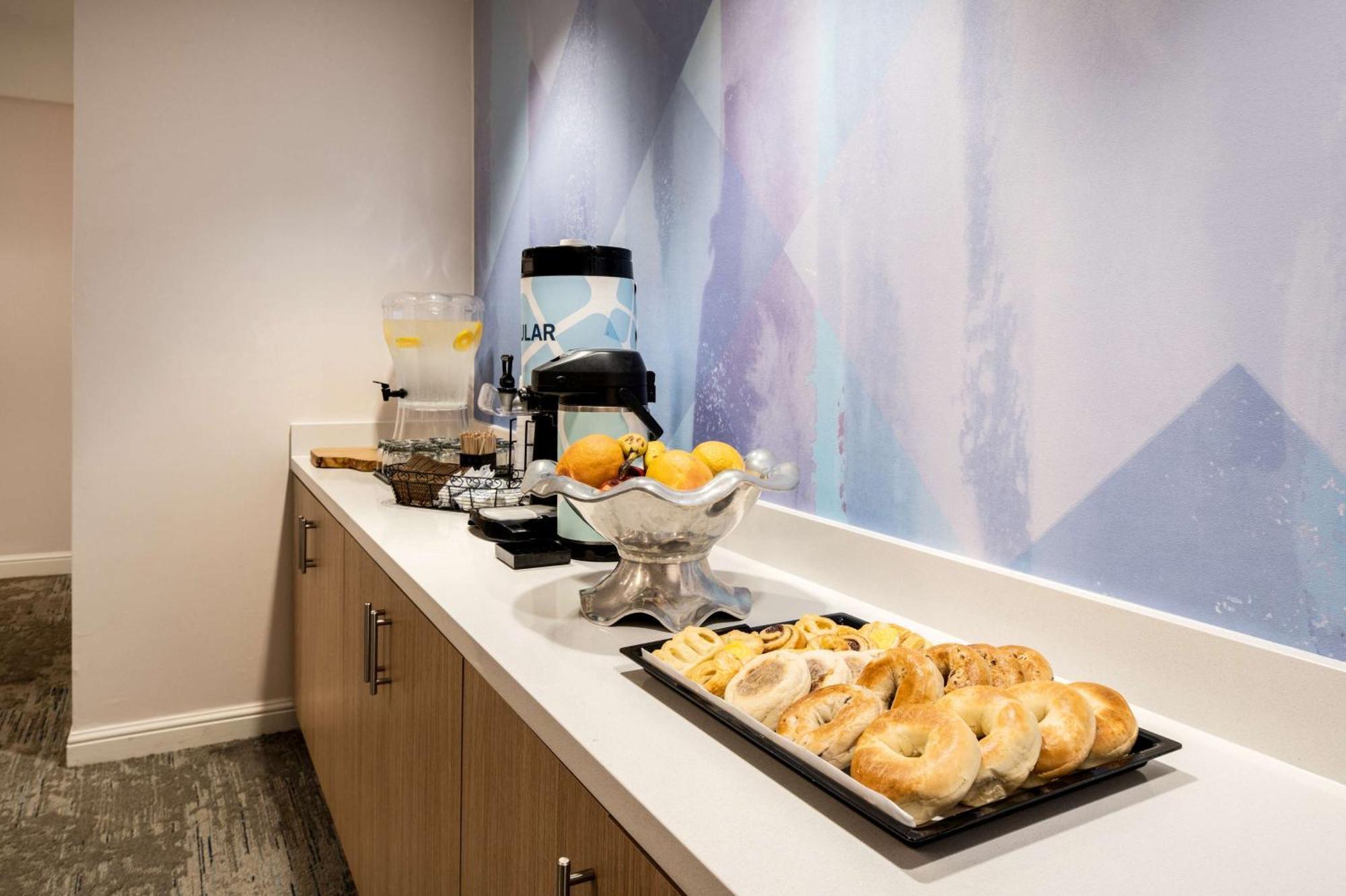 Hilton Garden Inn Folsom Bagian luar foto