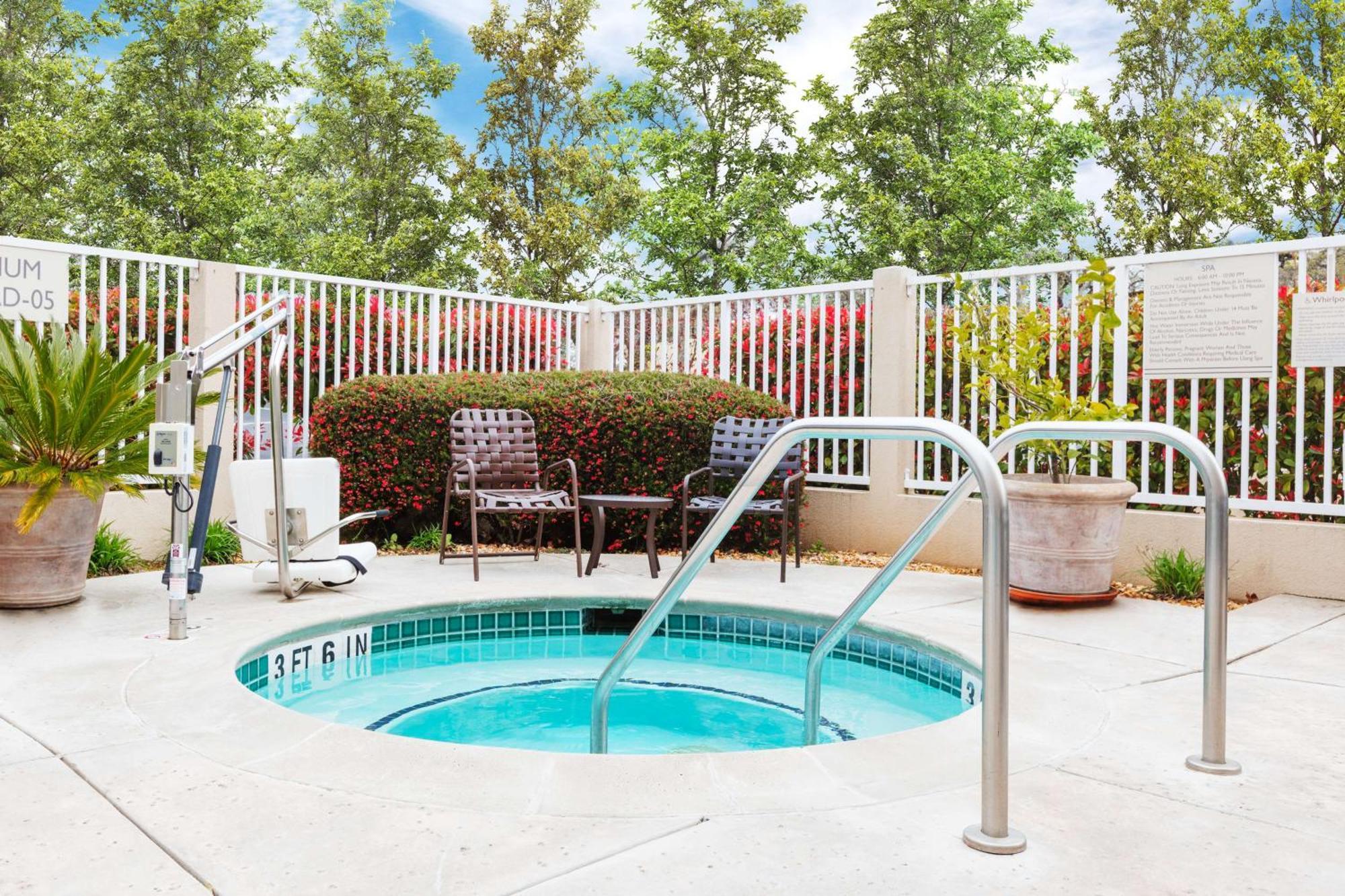 Hilton Garden Inn Folsom Bagian luar foto