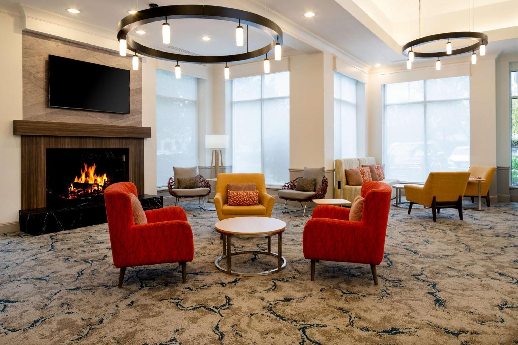 Hilton Garden Inn Folsom Bagian luar foto